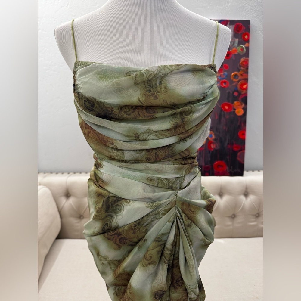NWT Pretty Little Thing GREEN PRINT CHIFFON RUCHED DRAPE MIDI DRESS 2 - Picture 4 of 10